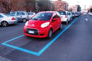 Santa Marinella, vincono gli automobilisti: tolte le strisce blu in periferia