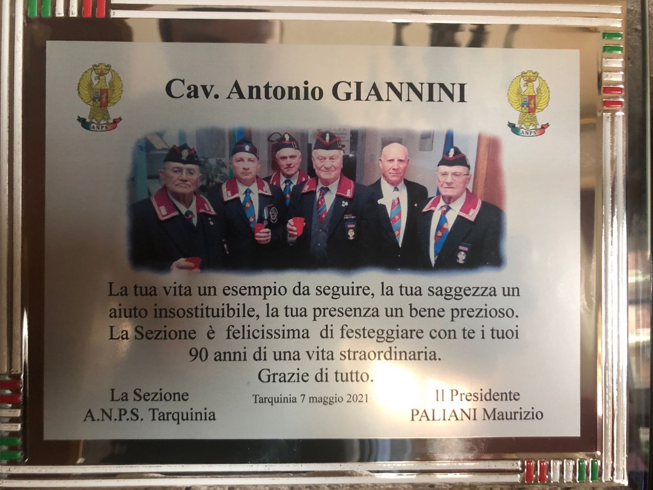 Tarquinia, una targa ricordo in cristallo e una pergamena per il 90esimo compleanno di Antonio Giannini