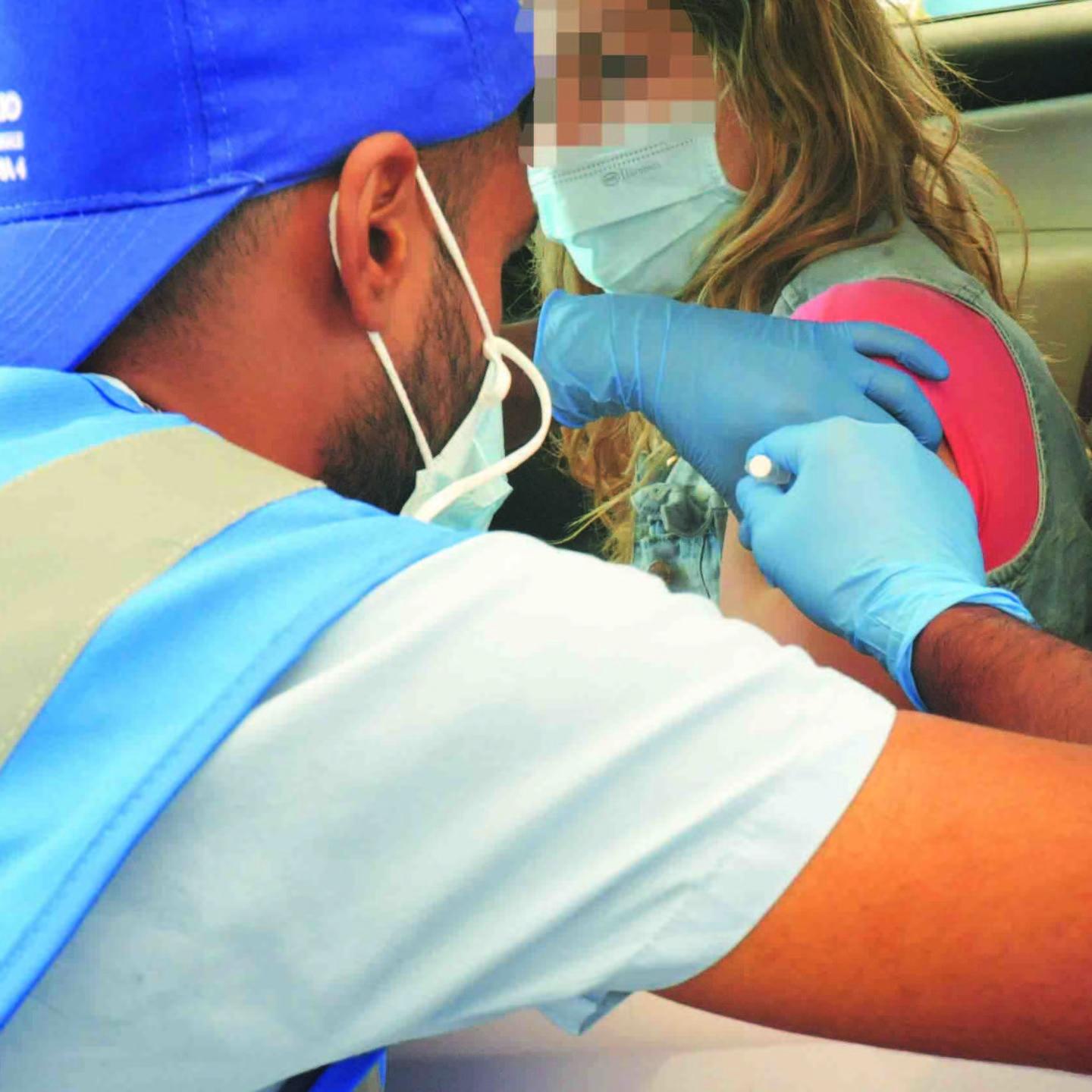 Covid e vaccini, tutto esaurito per l’open week Astrazeneca a Civitavecchia