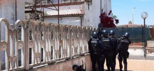 Ardea, sparatoria: morti due bambini e un anziano. Blitz in corso