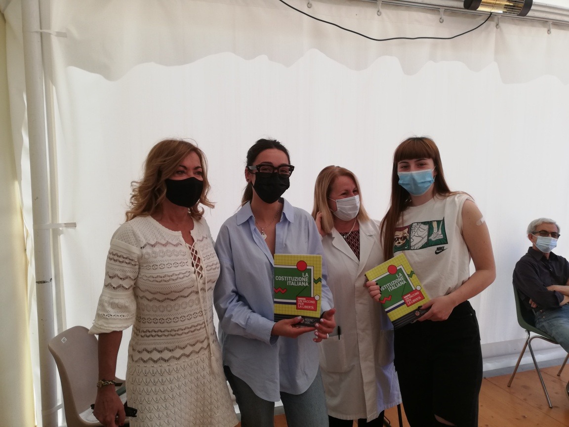 Vaccini, maturandi e open week: si accelera