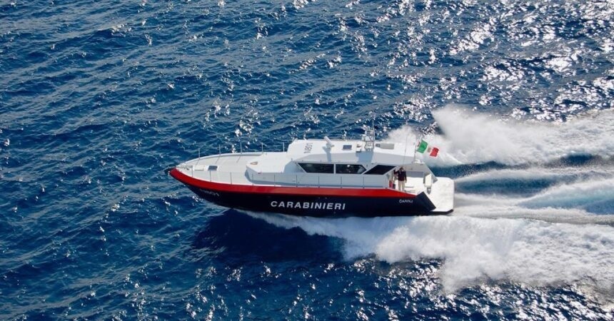 Turista olandese si tuffa nel lago e scompare