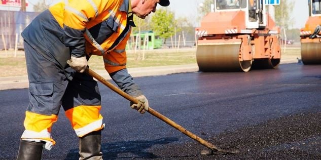 Strade, partono i lavori per rifare l’asfalto