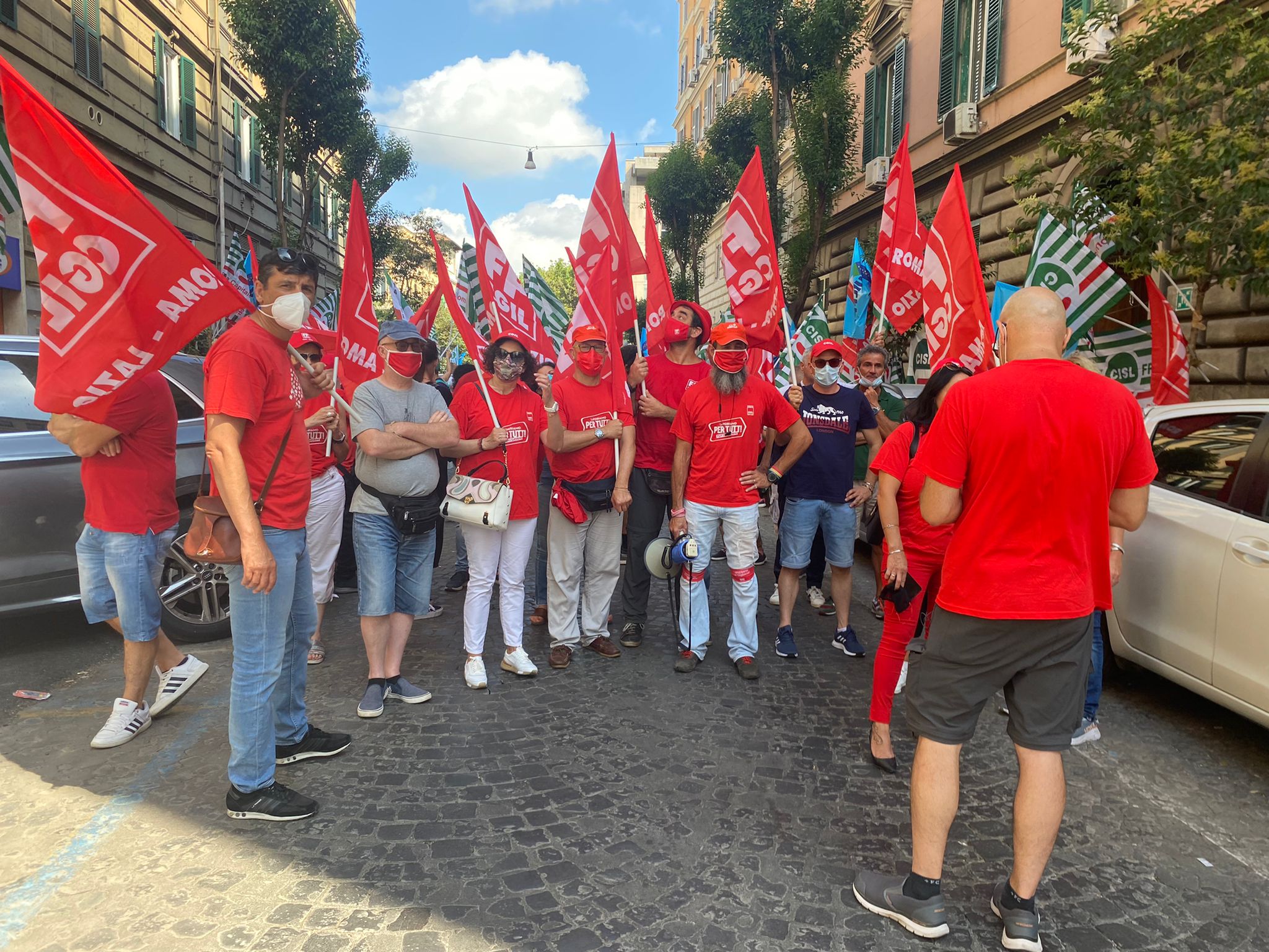 Sanità privata, lavoratori in protesta