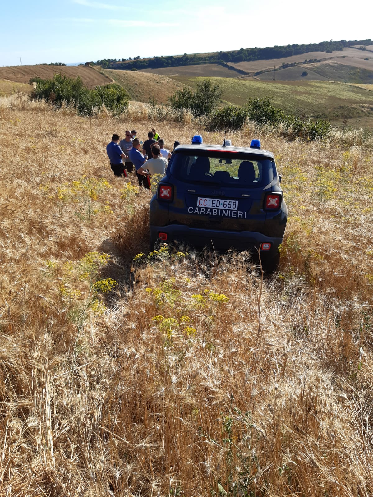 Santa Marinella, famiglia romana resta in panne in mezzo alla campagna: salvata dai Carabinieri