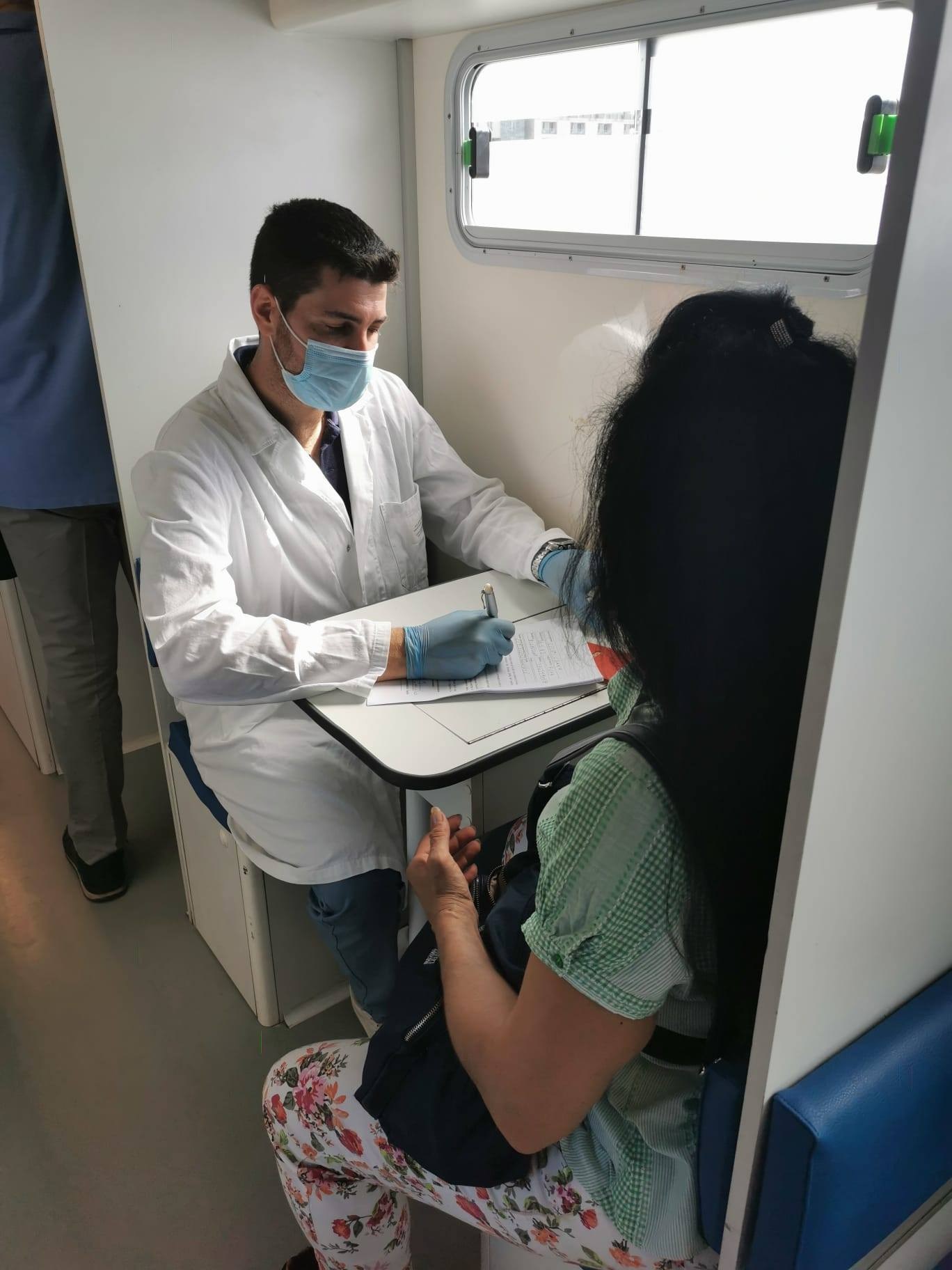 Coronavirus, il camper vaccini si sposta a Fregene