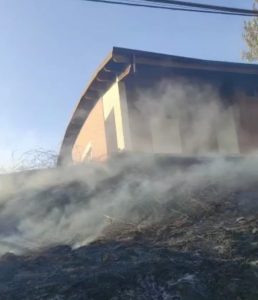 Paura a Montelarco: incendio a pochi centimetri dall’hub vaccinale