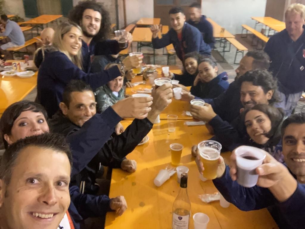 Gnocchi, beghe, salsicce e musica: terza giornata con la contrada Polveriera