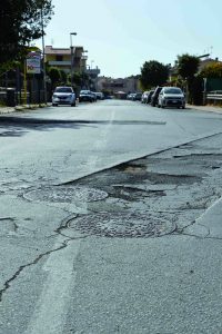 Boccelle, allarme viabilità e asfalto distrutto a via Maroncelli