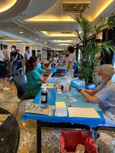 Vaccinato a bordo tutto l’equipaggio della Seven Seas Navigator