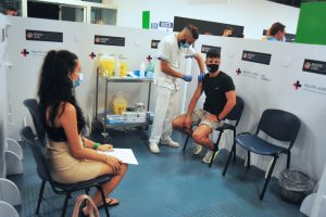 Covid, i nuovi dati confermano l’efficacia della vaccinazione completa