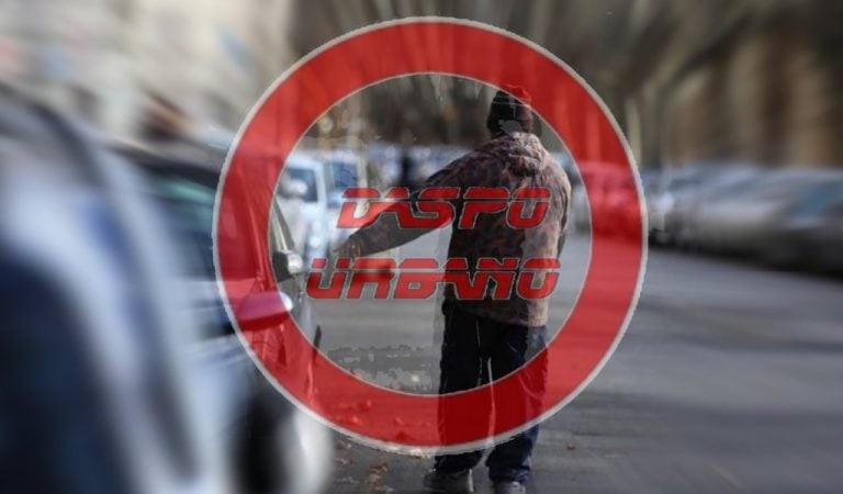 Parcheggiatore abusivo e violento: disposto daspo urbano