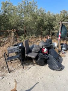 Discarica abusiva in via dei Ligustri