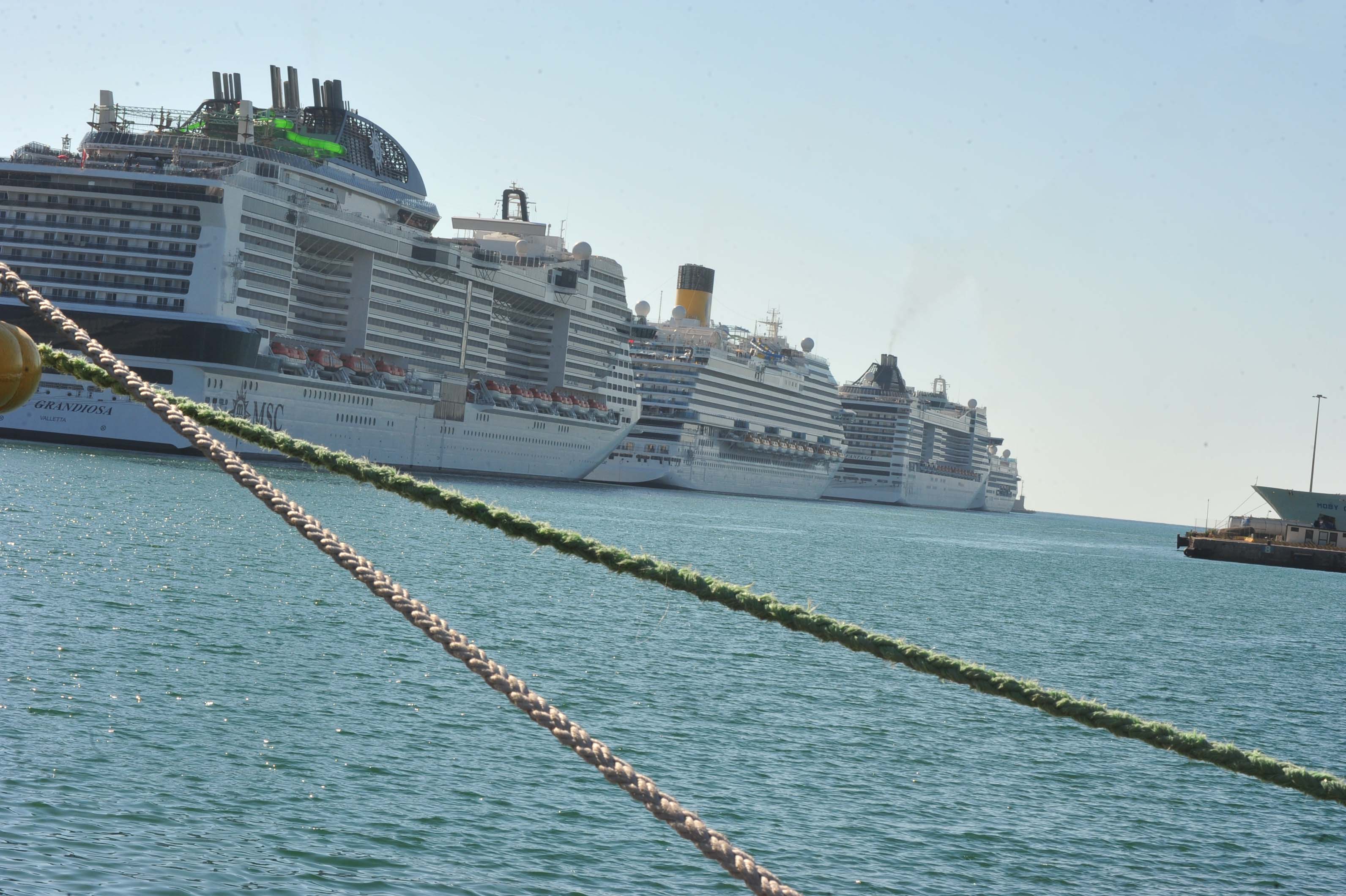 Porti del Lazio: Civitavecchia verso nuovo record di crocieristi, a Fiumicino e a Gaeta cresce il traffico merci