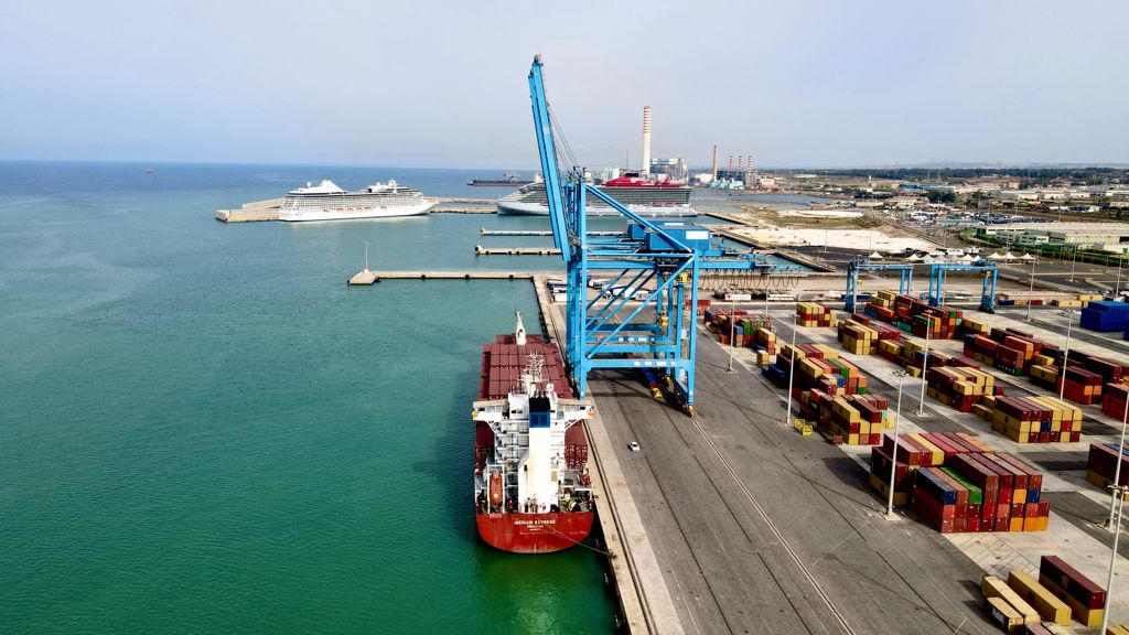 Linea diretta Cina-Italia: movimentati a Civitavecchia 979 teus