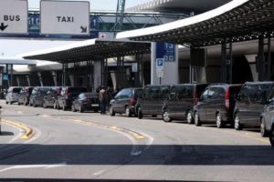 Fiumicino, “pizzicati” altri sei tassisti abusivi all’Aeroporto: i Carabinieri elevano sanzioni per oltre 12mila euro