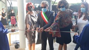 Taglio del nastro alla scuola le Vignacce