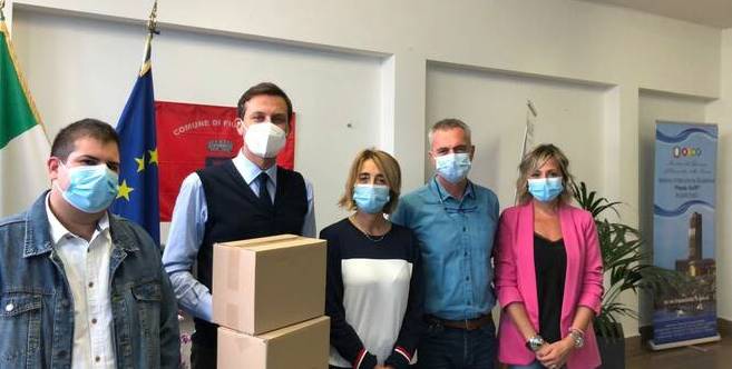 Fiumicino: donati prodotti femminile alle scuole superiori del territorio