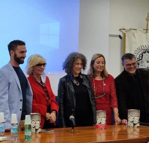 Salotti letterari, in tanti per la serata con Calandrone