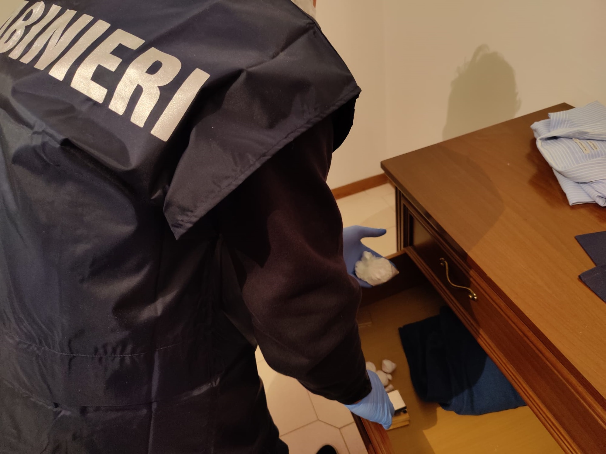 Montalto di Castro, trovato in casa con un chilo di marijuana: arrestato