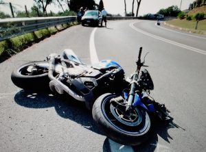 Ladispoli, incidente sull’Aurelia: donna perde il controllo della moto e finisce in codice giallo