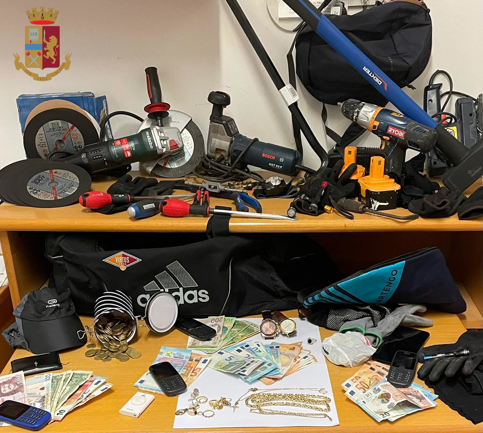 Furti in abitazione: arrestati 3 cittadini albanesi