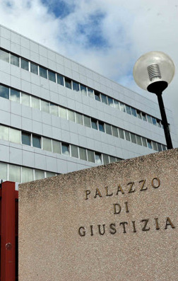 Concorsopoli,  il processo parte con un rinvio. Miroli: «Leso il diritto di difesa dell’imputato»