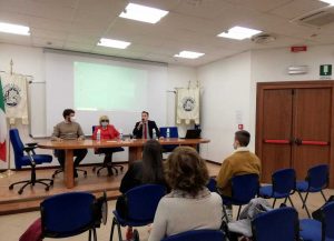 Icaro tende la mano ai giovani