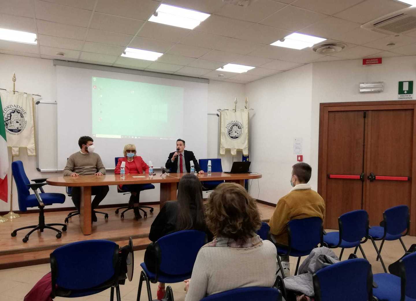 Icaro tende la mano ai giovani