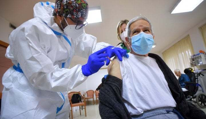 Scattato l’obbligo vaccinale per il personale