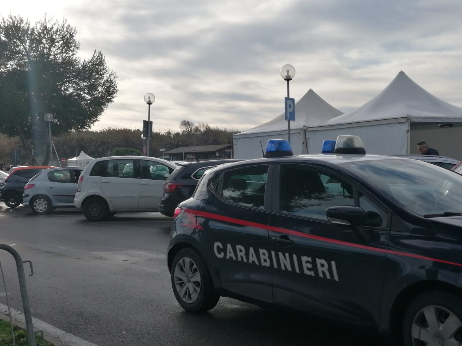 Ladispoli, caos al drive in: arrivano i Carabinieri