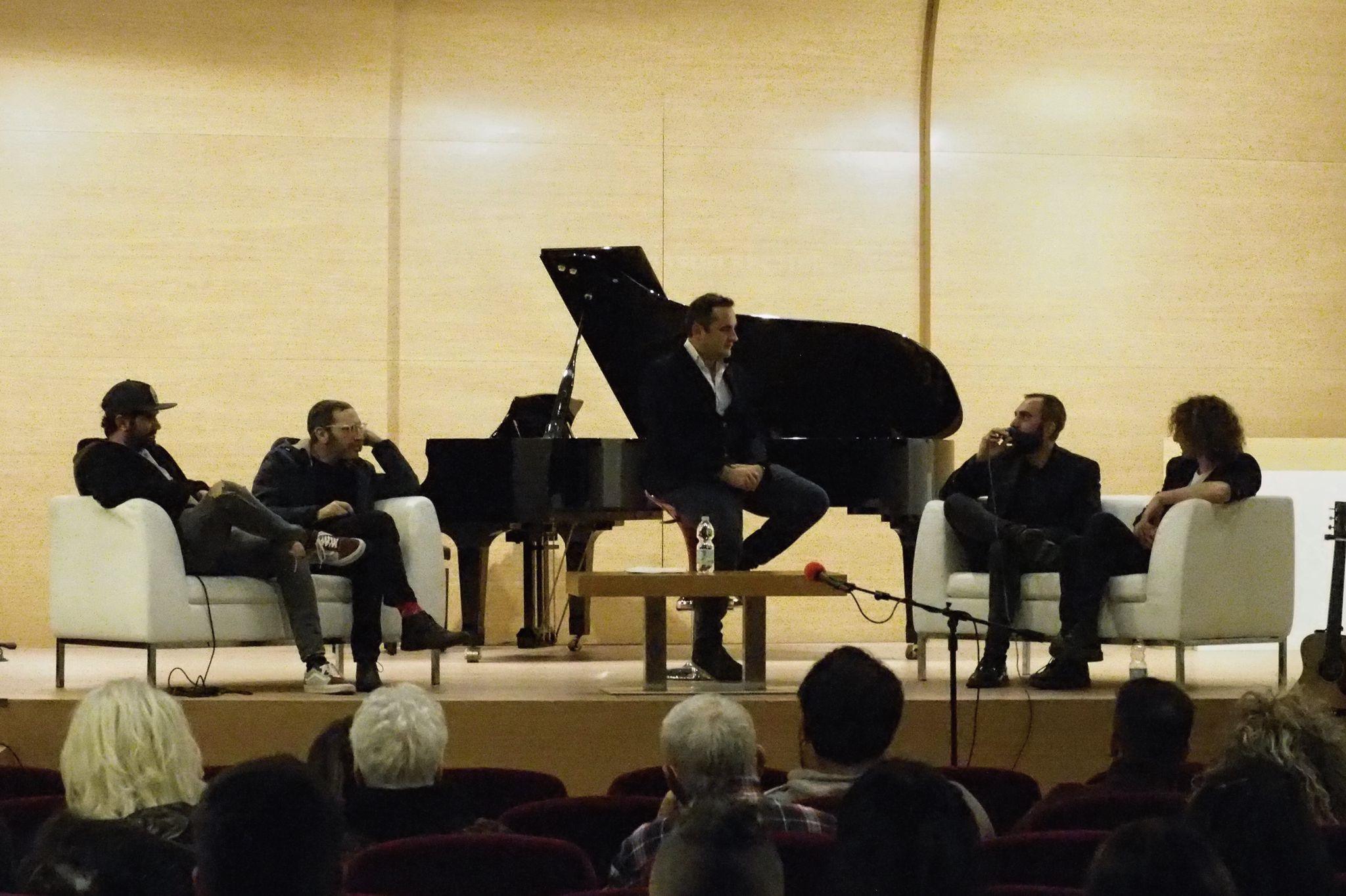Adamo Dionisi ieri alla Cittadella per la presentazione del singolo di Luca Carrubba