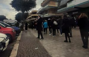 Ladispoli, lunghe code per un tampone