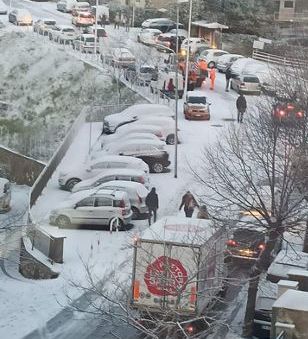 Tolfa coperta da un manto bianco: scuole chiuse per un giorno