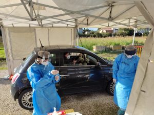 Covid, sale la pressione: boom di vaccini e ospedale sotto stress