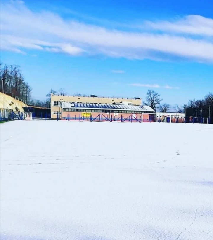 Tolfa imbiancata, lo stadio ”Scoponi” in balìa delle neve