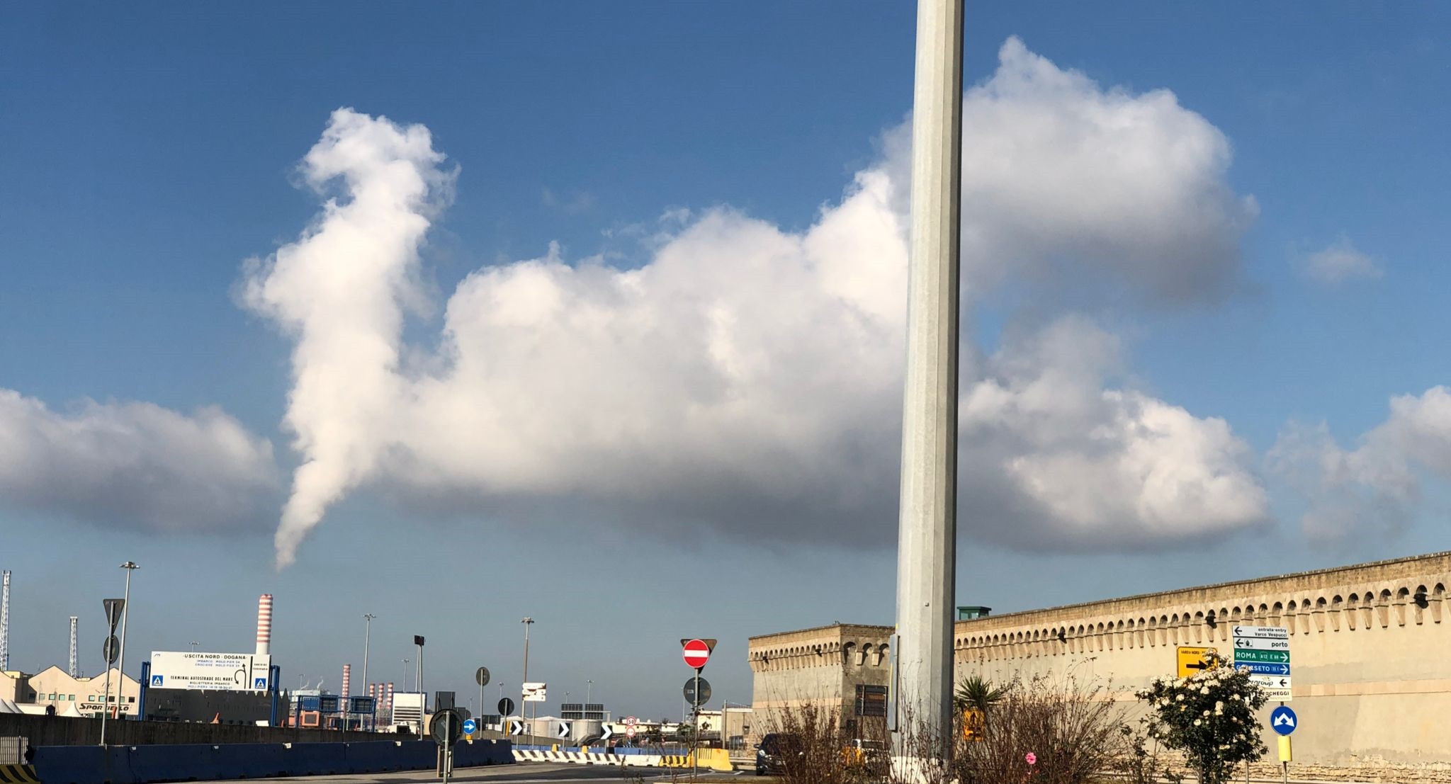 Fumi a Torre Valdaliga: Sindaco e Vicesindaco chiedono monitoraggi urgenti