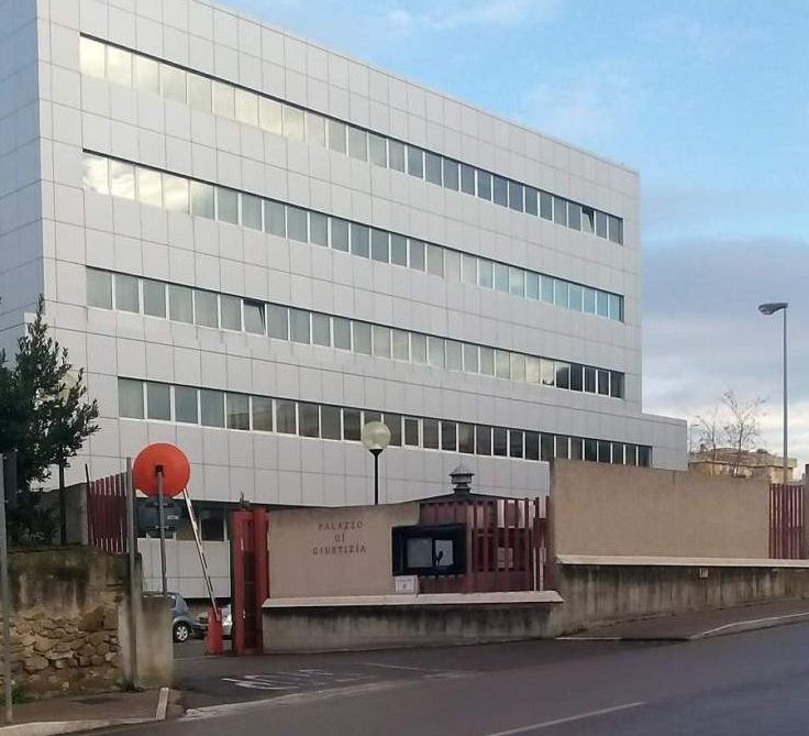 Stalking, violenza privata, danneggiamento  e ricettazione: arrestata 67enne di Tolfa