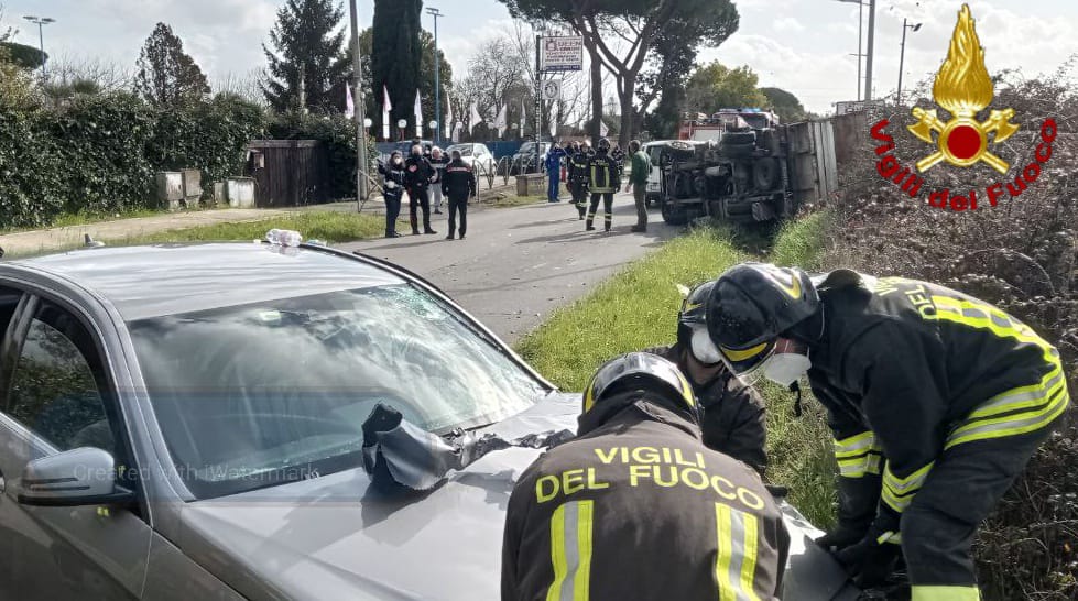 Scontro a Osteria Nuova, tre feriti