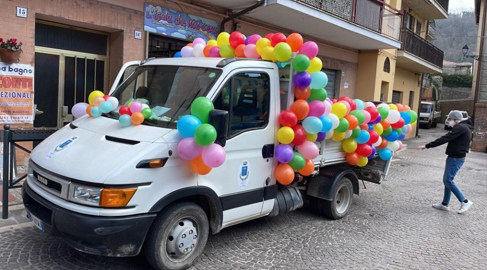 Una ventata di allegria
 


con la sfilata delle maschere