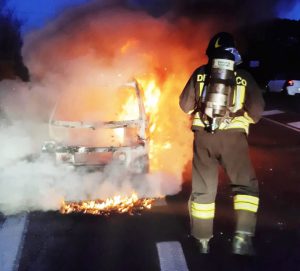 Auto in fiamme:
 


Vigili del fuoco in azione
 


in via Aurelia Sud