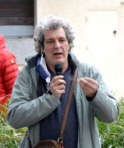 «Le riunioni del consiglio comunale non dovrebbero
 


essere trasformati né in pulpiti né in palcoscenici»