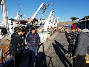 Civitavecchia, pescatori in ginocchio: sindaco e vescovo scrivono al Governo