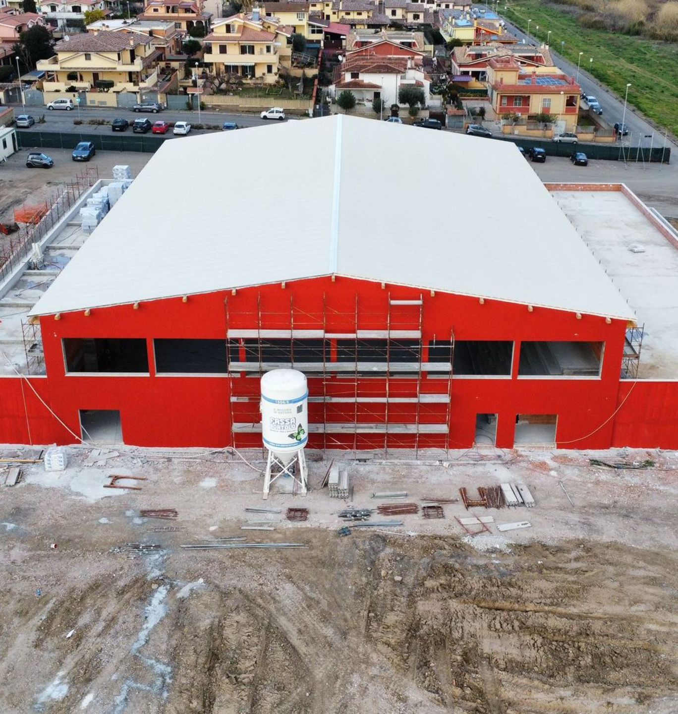 Il Palasport prende forma:
 


presto il taglio del nastro