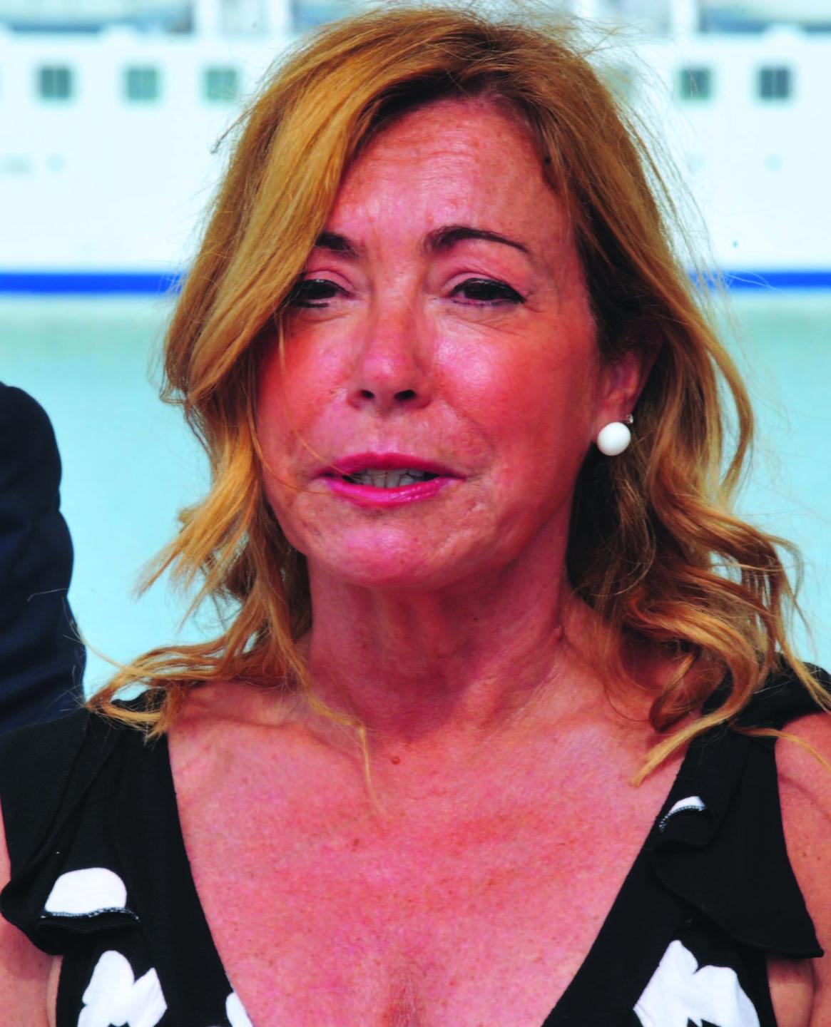 Brutto incidente per la dg Matranga:
 


operata nell’ortopedia del San Paolo