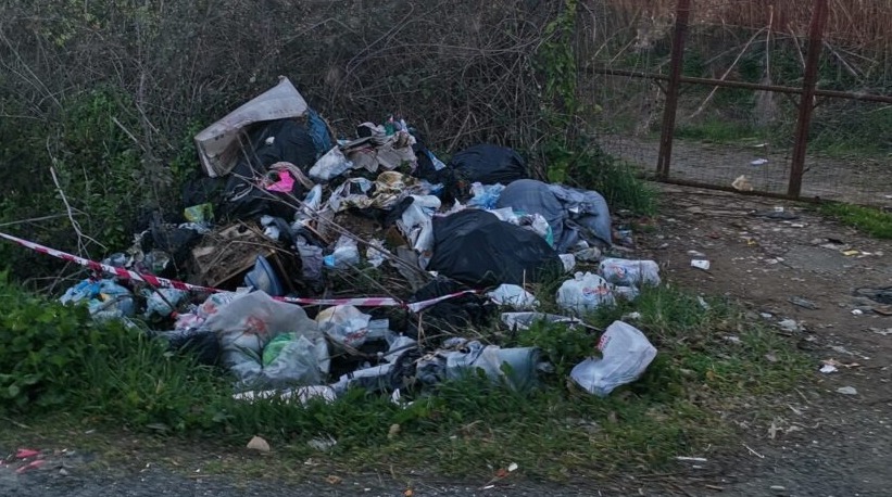 Discariche a cielo aperto
 


sulla Settevene Palo Nuova
