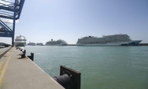Civitavecchia Porto – Imbarcati in sei ore più di 5mila passeggeri su Odyssey e la città fa il pienone