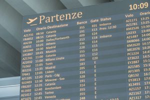Fiumicino, rubano profumi e sigarette al duty-free dell’aeroporto: denunciati cinque viaggiatori
