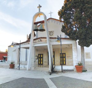 San Pio X: brucia il cortile della chiesa