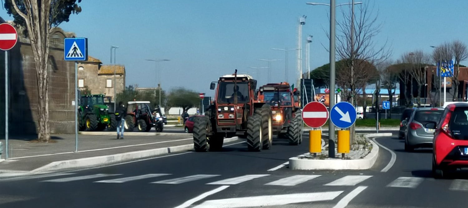 Viterbo, protesta degli agricoltori arrivati in città